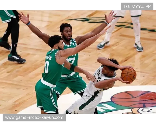 约什·米诺特三分雨浇灭魔术反扑！绿军替补席炸裂