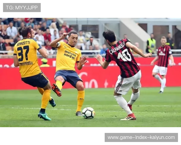 意甲米兰中路渗透成功,前锋把握机会完成进球