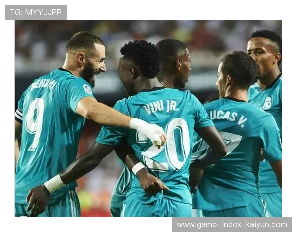 维尼修斯灵巧突破后分球，皇马连环制造机会