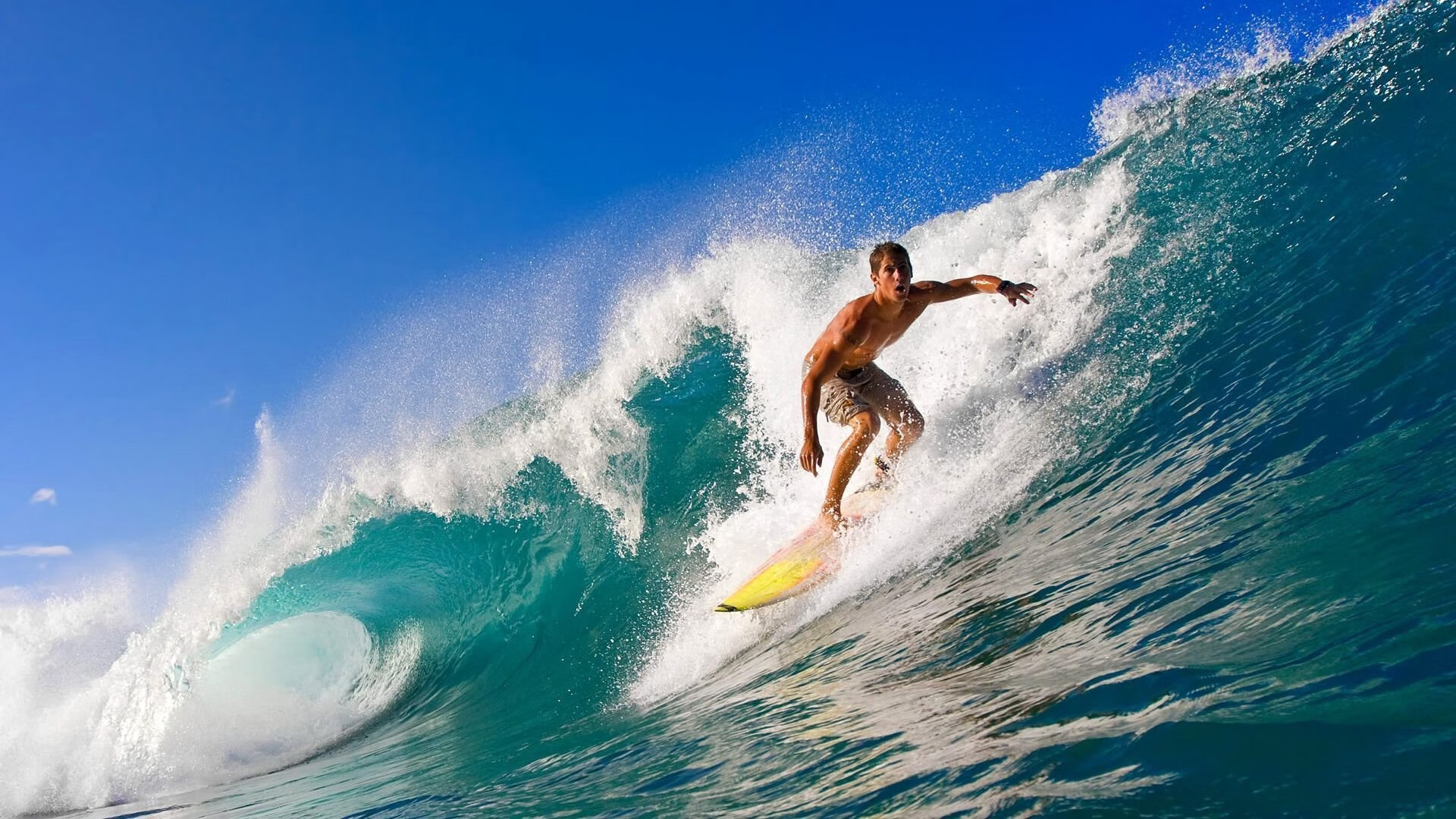 世界杯期间公共交通24小时运转 球迷夜归不再难